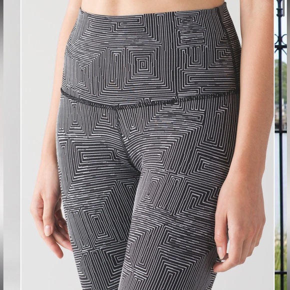 Lululemon High Rise Wunder Under in Maze Jacquard White Black (6) - Picture 10 of 12